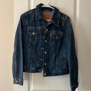Levi’s dark wash trucker jacket